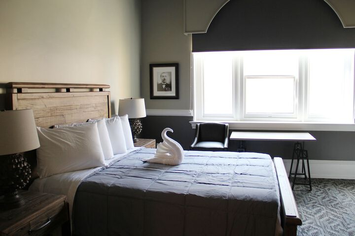 Room 170 of 223