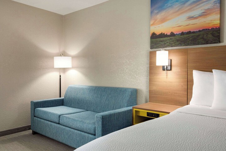 Days Inn by Wyndham Hillsboro