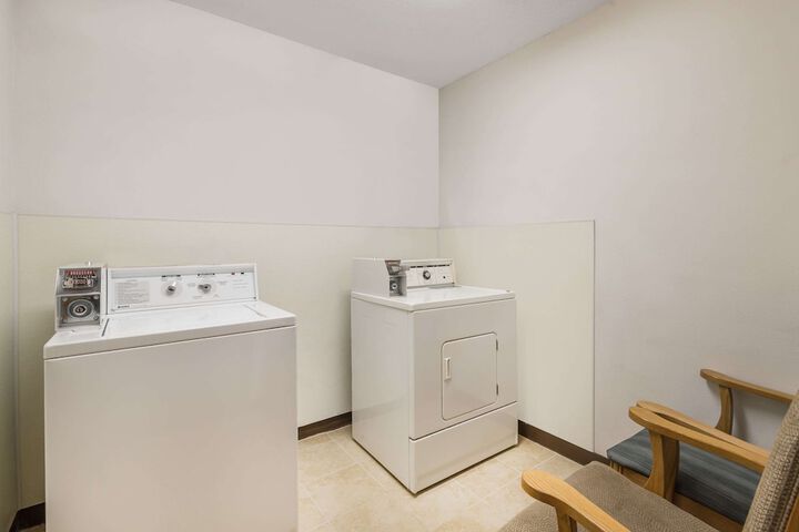 Room 6 of 17