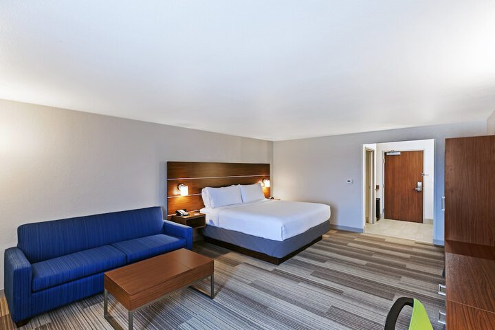 Room 13 of 40