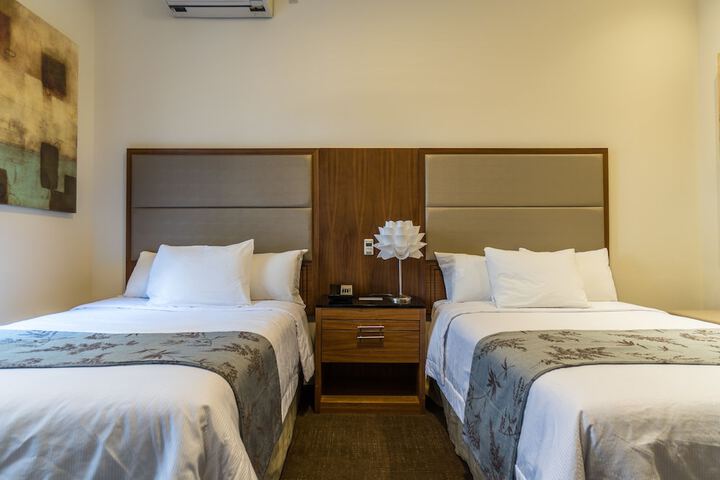 Room 34 of 40