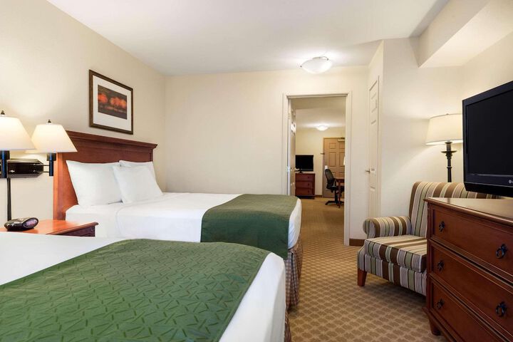 Country Inn & Suites by Radisson Peoria North, IL