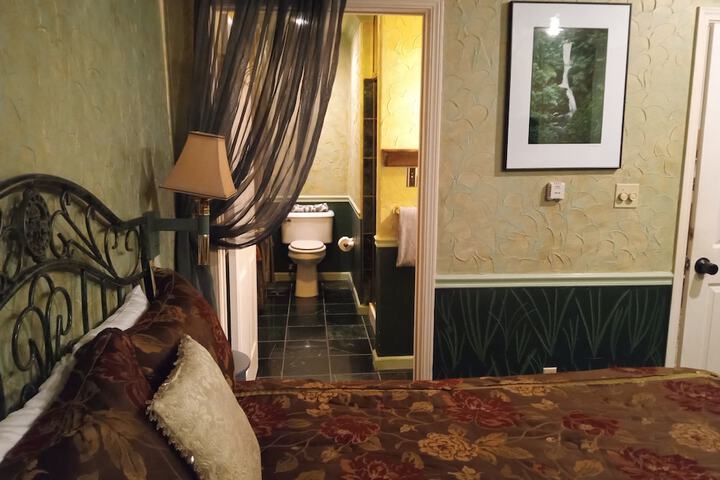 Room 40 of 48