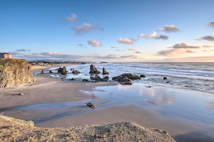 Spacious Bandon Getaway - 2 Blocks to Ocean!