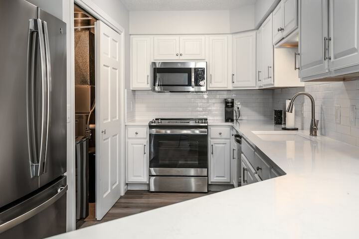 The Overbrook 2BR Pet-friendly Condo Lake Geneva