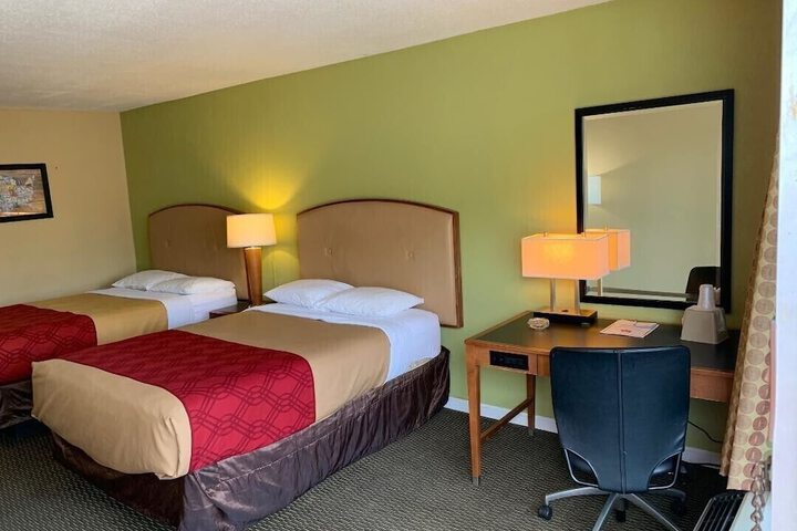 Room 10 of 25