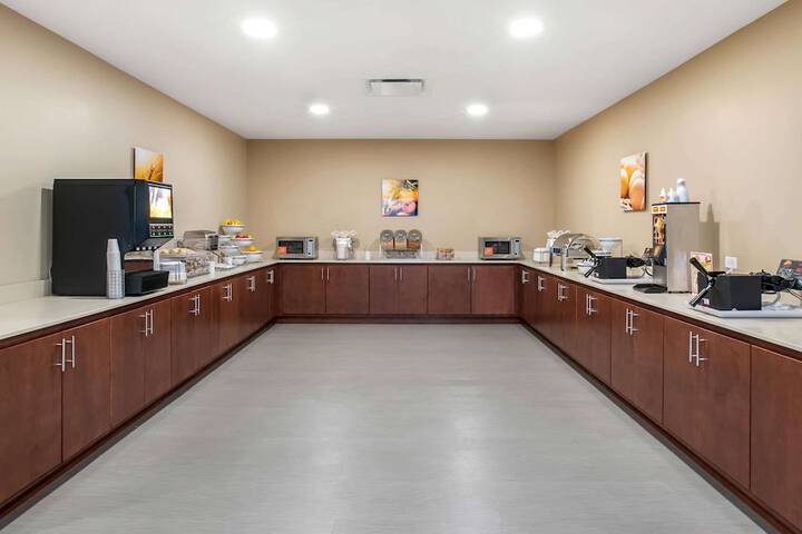 Comfort Inn and Suites Ames near ISU Campus