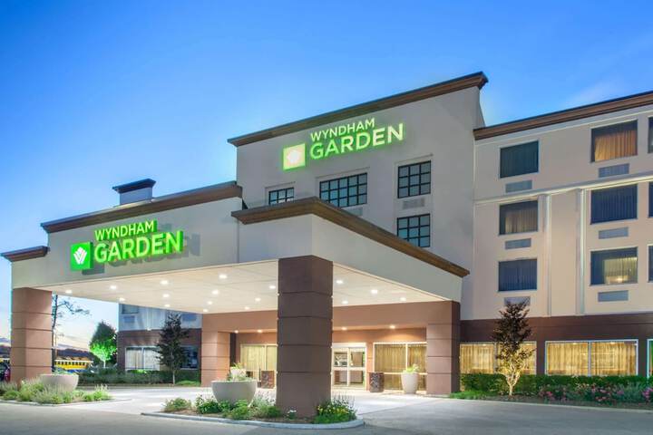 Wyndham Garden Elk Grove Village / OHare