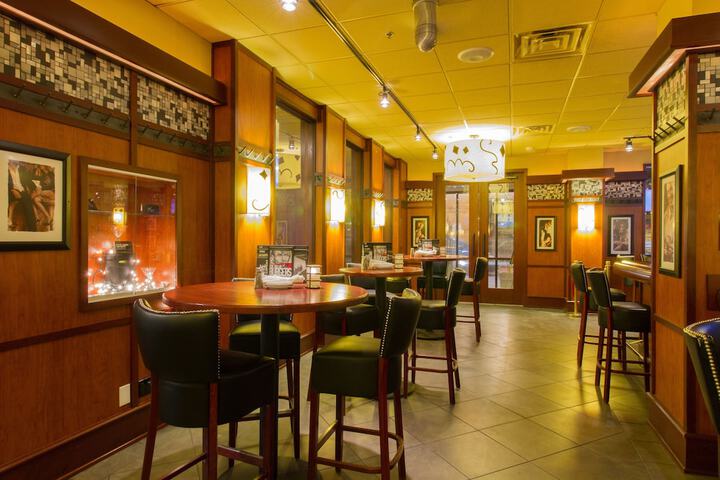 Dining 70 of 79