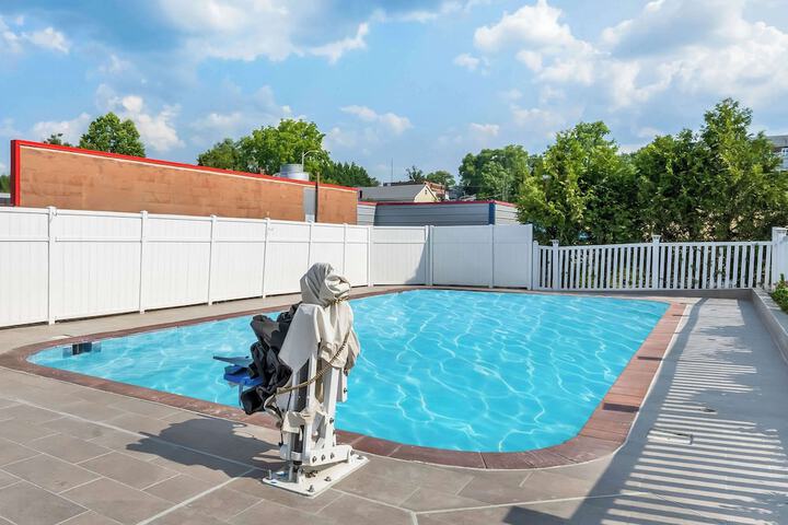 Pool 11 of 41