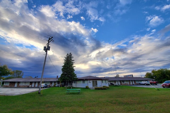 Crossroads Motel