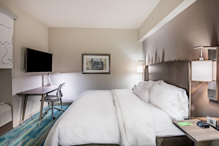 Room 32 of 69