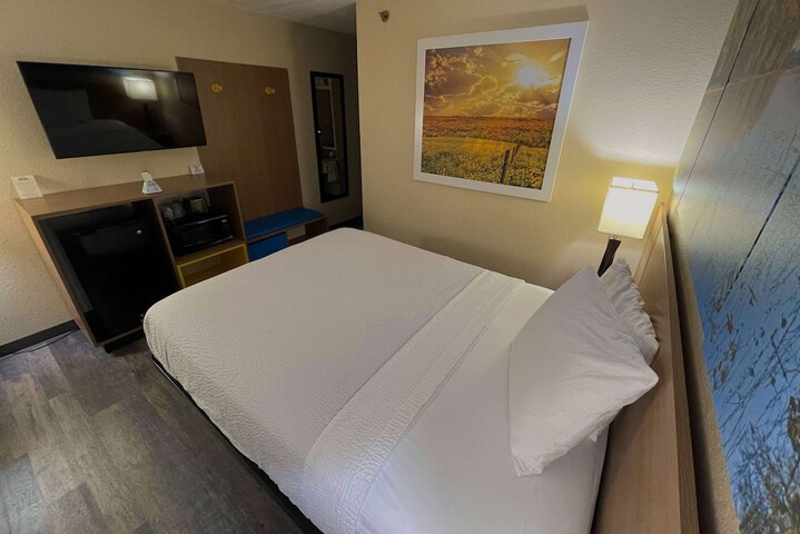 Room 21 of 28