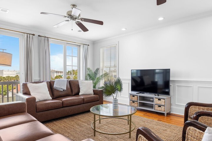 1 Block to Beach Newly Renovated 6bdr w / Rooftop Views Sand Dune by Avantstay