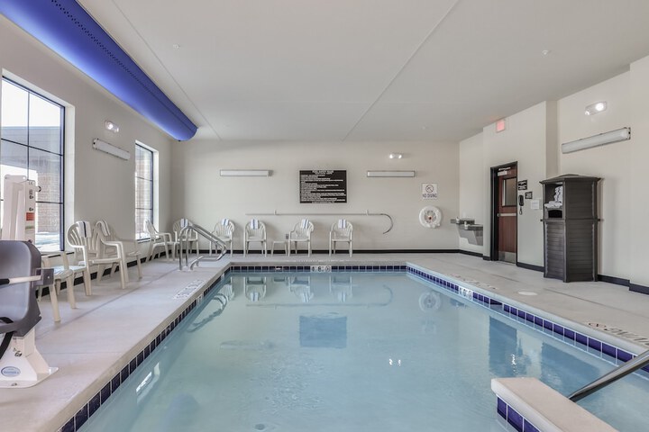 Cobblestone Hotel & Suites - Rhinelander