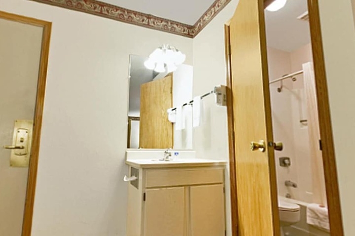 Room 17 of 31