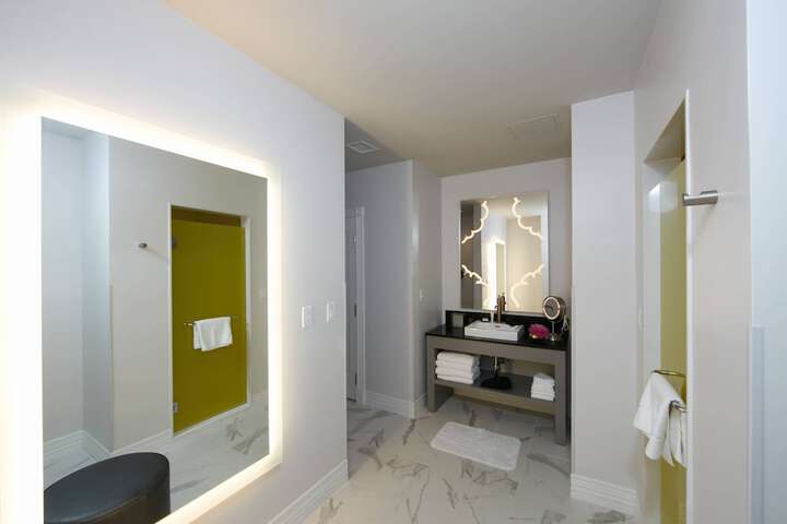 Room 17 of 52