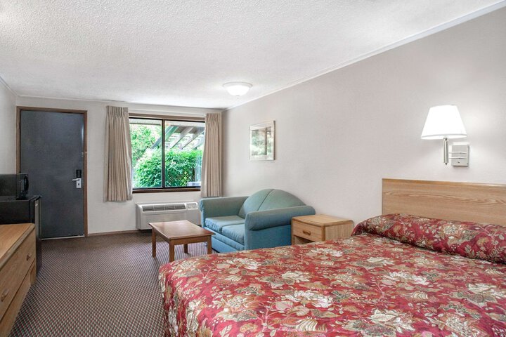 Room 8 of 16