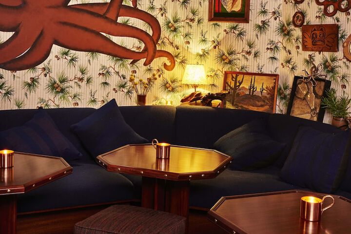 Lounge 62 of 72