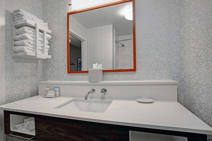 Room 16 of 28