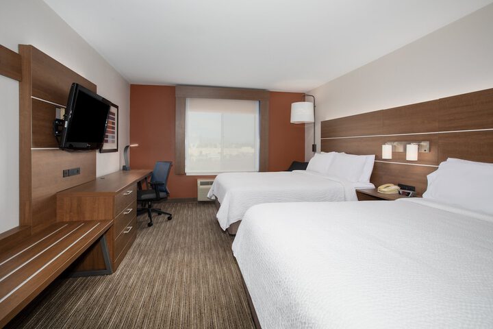 Room 32 of 46