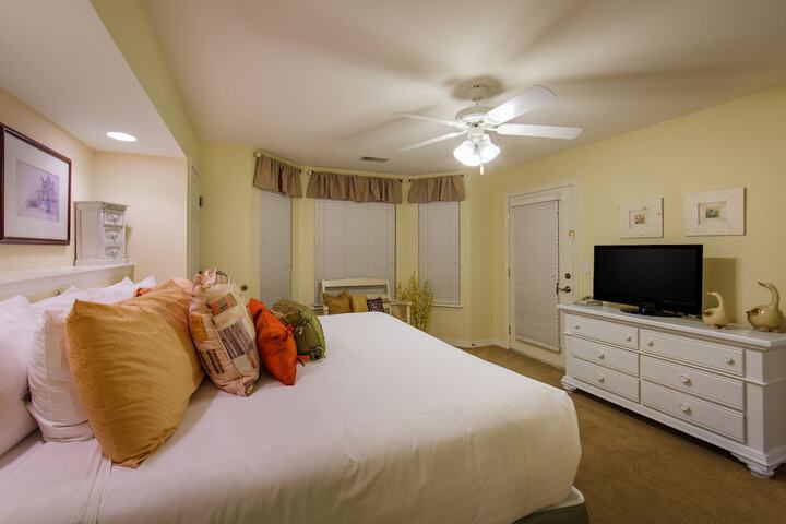 Room 33 of 60