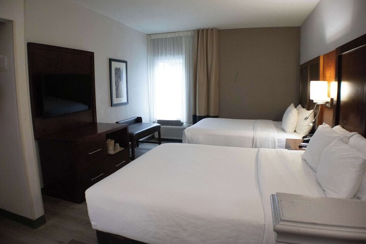Room 33 of 59