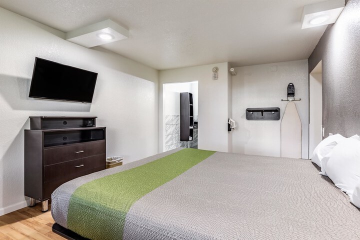 Room 17 of 35
