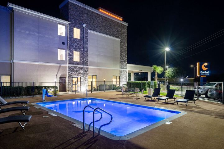 Comfort Inn & Suites Victoria North