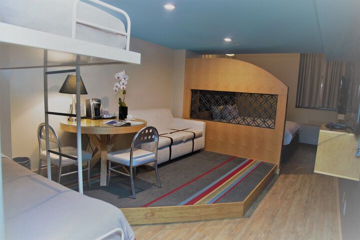 Room 10 of 37