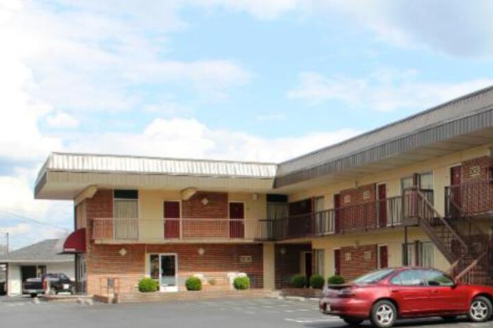 Speedway Inn