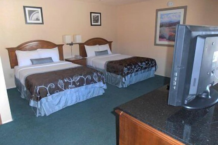 Room 5 of 8