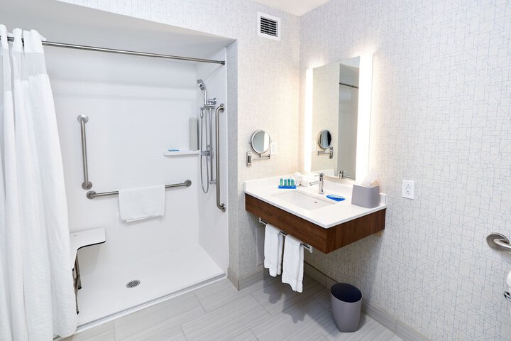 Holiday Inn Express Hotel & Suites Airport Dieppe by IHG