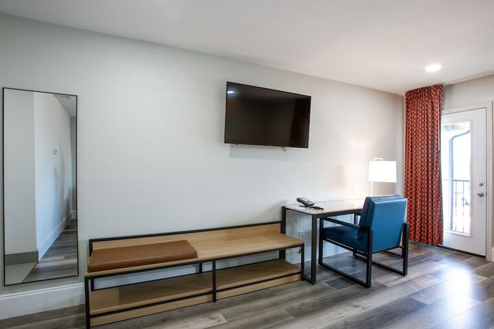 Room 46 of 82