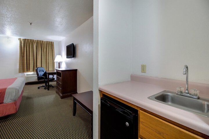 Room 28 of 34