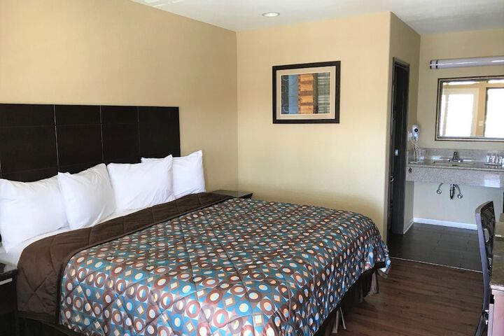 Room 15 of 36