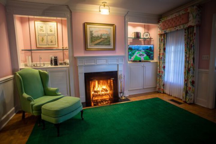 Lounge 192 of 200