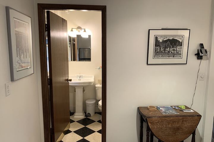 Room 106 of 119