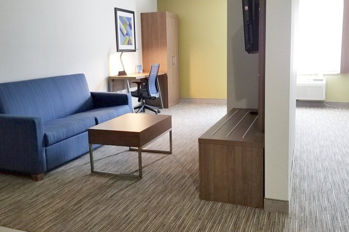 Room 13 of 40