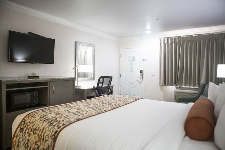 Room 33 of 38