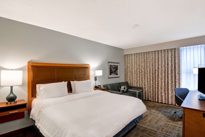 Room 10 of 32