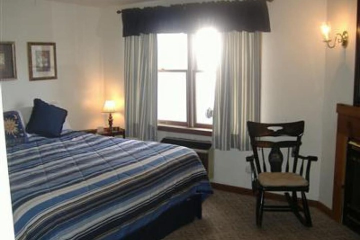 Sturbridge Country Inn