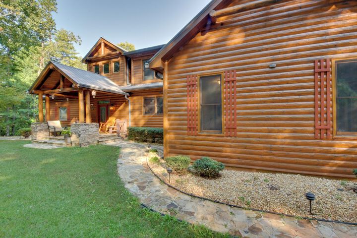Ellijay Cabin Rental w / Hot Tub + Mountain Views!