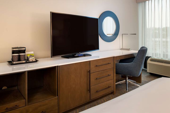 Room 32 of 80