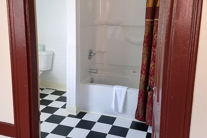 Room 15 of 33