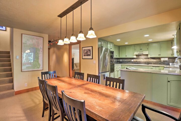 North Lake Tahoe Cabin: 4 Mi to the Beach!