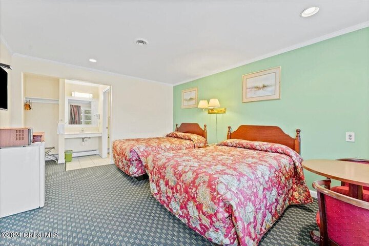 Room 12 of 18