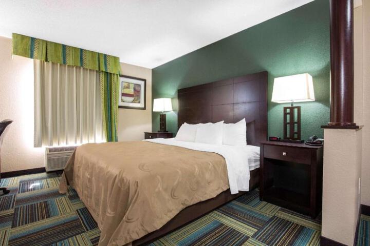Quality Inn & Suites Arnold