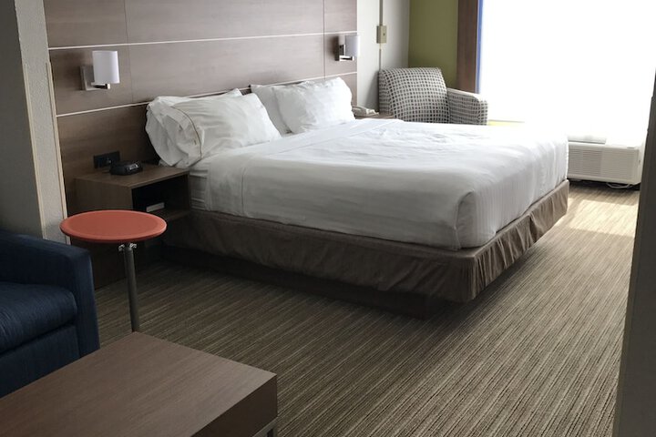 Room 36 of 62