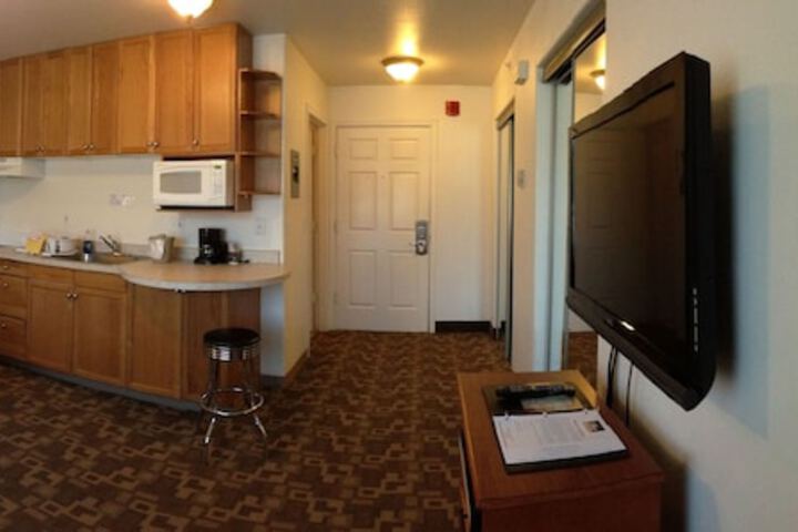 Room 9 of 14